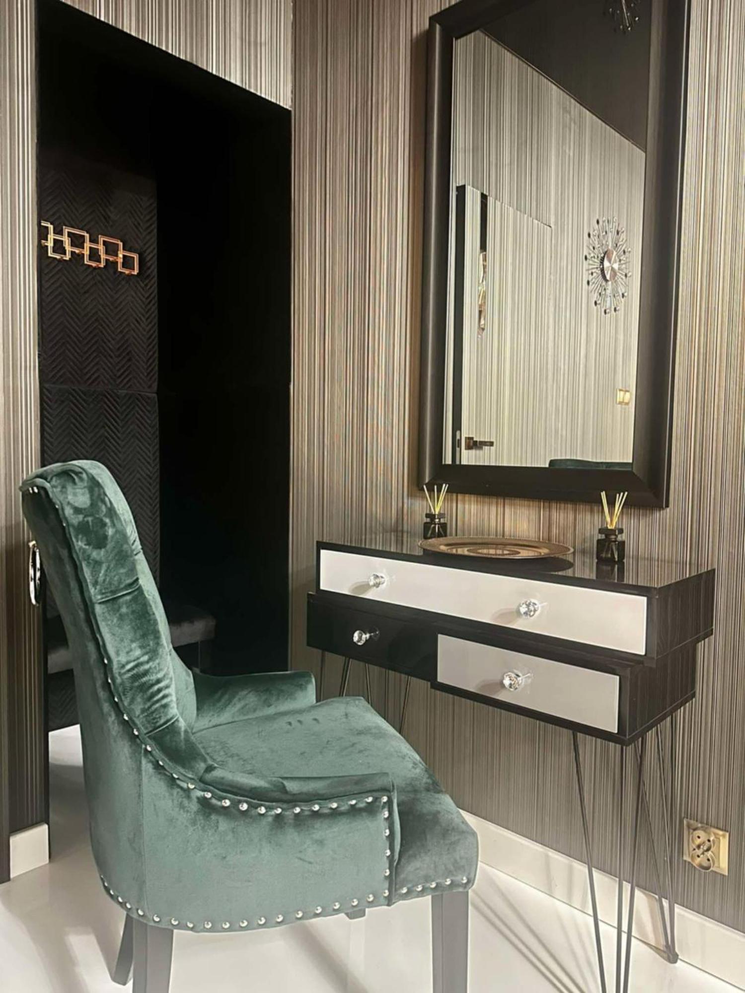 Black House A Apartment Radom