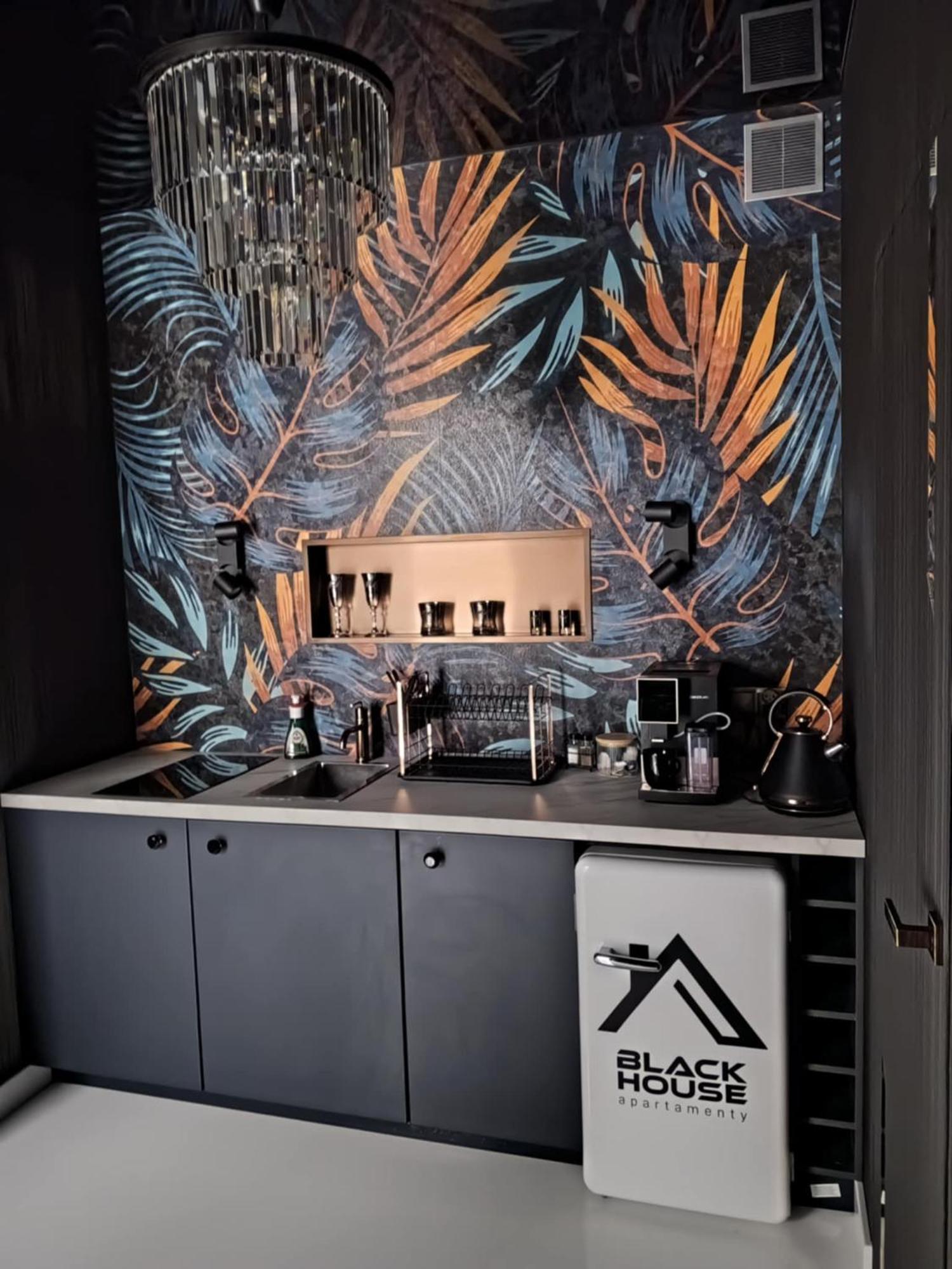 Black House A